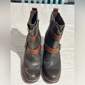 EUC Kork-Ease leather bootie